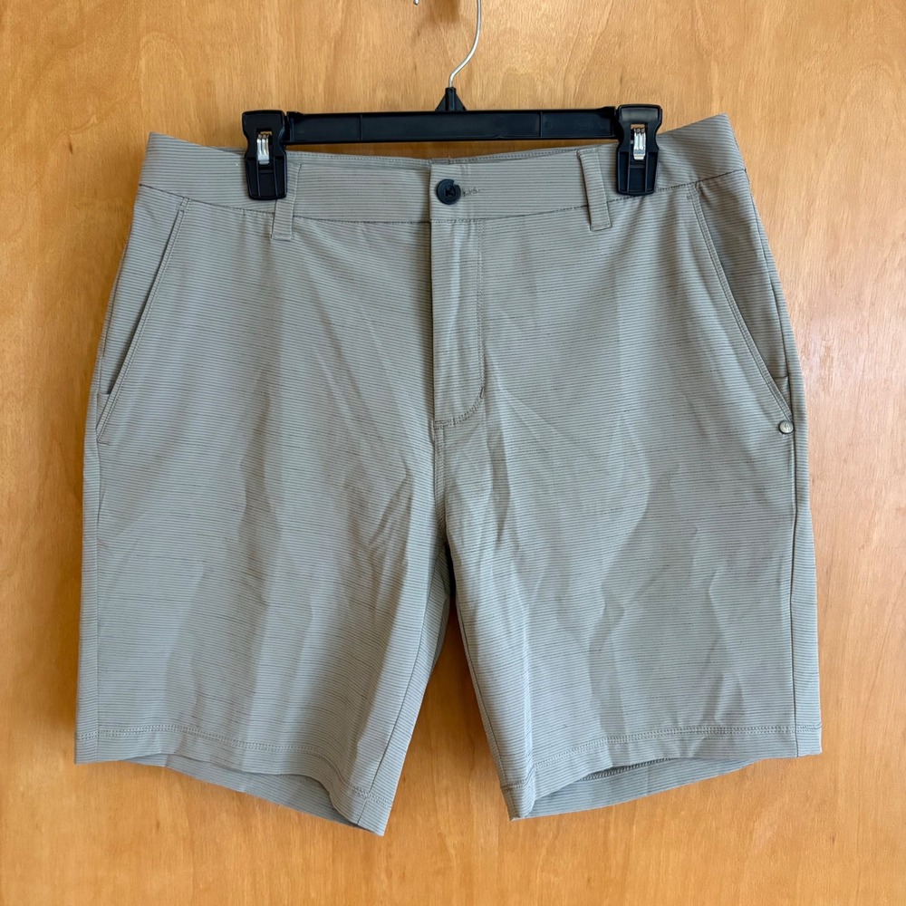 Vuori Men's Performance‎ Shorts Khaki Striped Athletic Casual Size 32